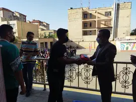 مدرسه بهان، عکس از اهدای جوایز به نفرات برتر مدارس شرکت کننده در مسابقات مردان آهنین با پشتیبانی متوسطه دوره اول بهان 5